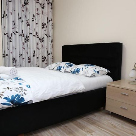 Ergi'S Host Apartment Tirana Zewnętrze zdjęcie