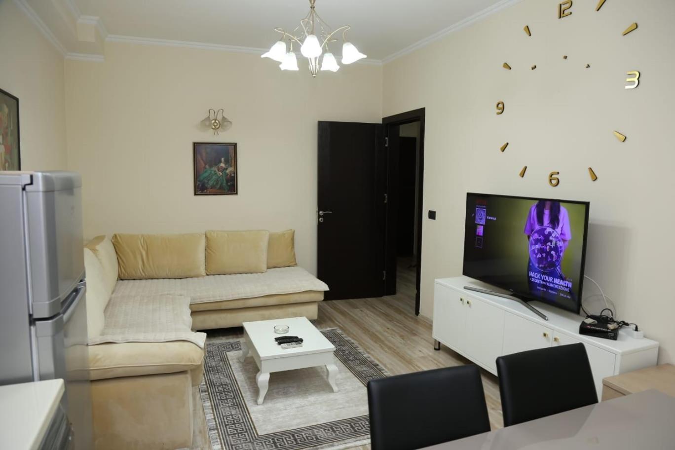 Ergi'S Host Apartment Tirana Zewnętrze zdjęcie